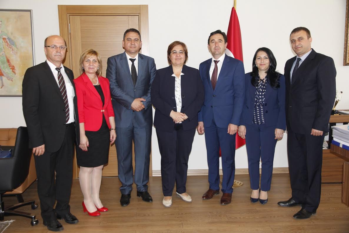 İzmir’de ‘HÖH kucaklaşması’
