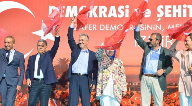 İzmir Demokrasi ve Şehitler Mitinginden Fotoğraflar