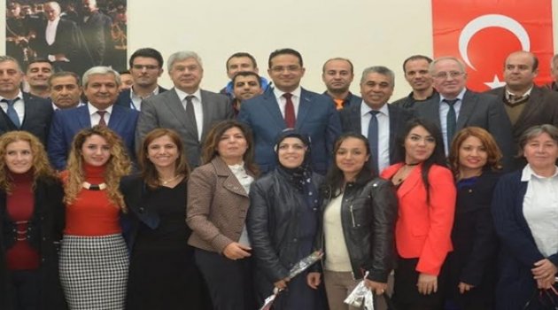 İzmir Esnafı 24 Kasım’da Öğretmenleri Unutmadı