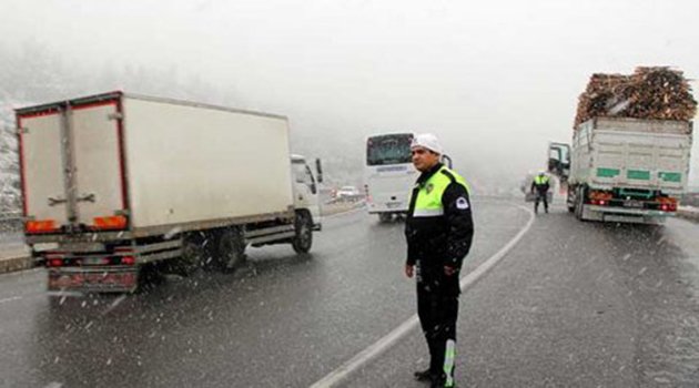 İzmir-Manisa Karayolu Trafiğe Kapandı