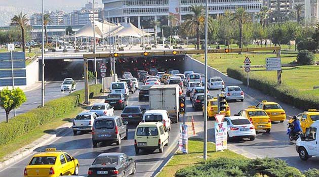 İzmir Trafiği İstanbul'la Yarışıyor