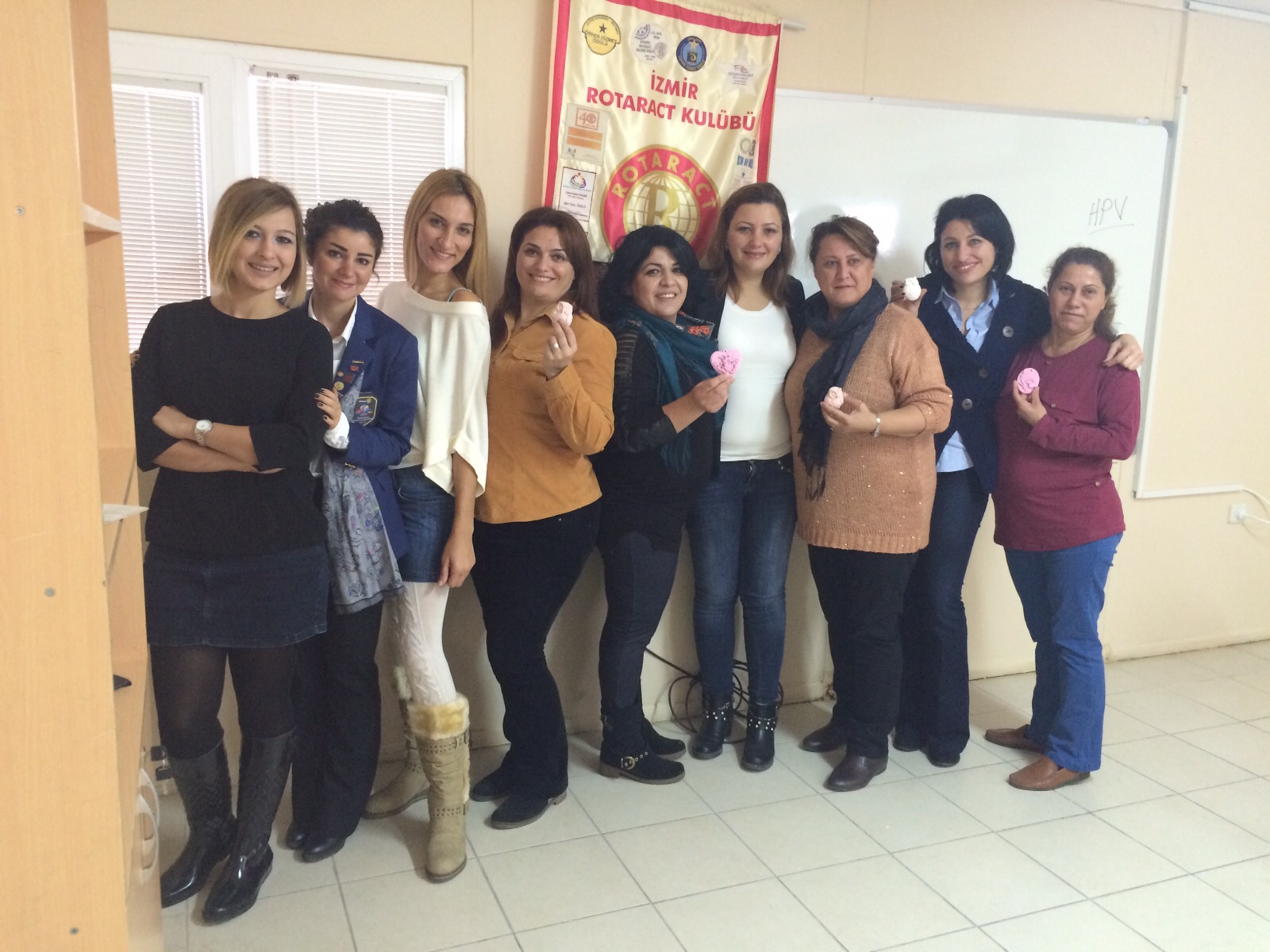 İZMİR ROTARACT KULÜBÜ KADINLARI MESLEK SAHİBİ YAPIYOR!