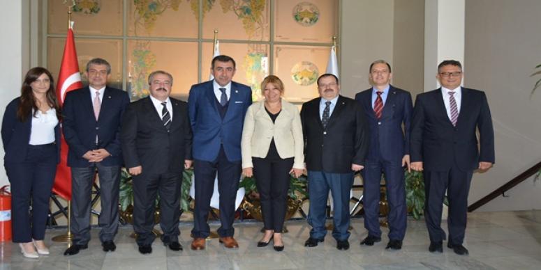 ADEMHAN İŞ DÜNYASIYLA BULUŞTU