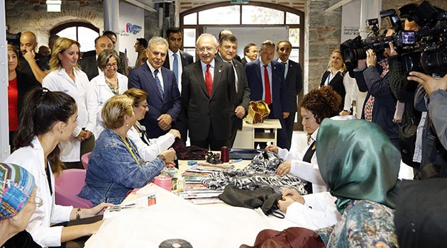 İzmir'de 108 Yıllık Bina Yeniden Aydınlandı