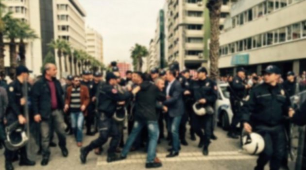 İzmir'de Erdoğan'ı ve Yıldırım'ı Protesto Ettiler