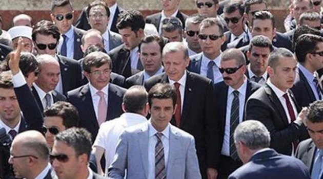 İzmir'de Koruma Terörü AKP Milletvekilini de Vurdu