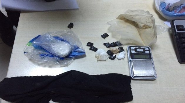 İzmir'de uyuşturucu tacirleri yakalandı