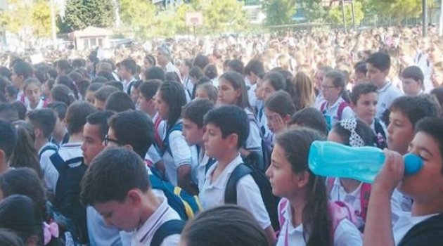 İzmir'deki O Okulda Dersler Bahçeye ve Koridora Taşındı