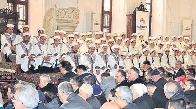 İzmirli Genç Hafızlar Belgelerine Kavuştu