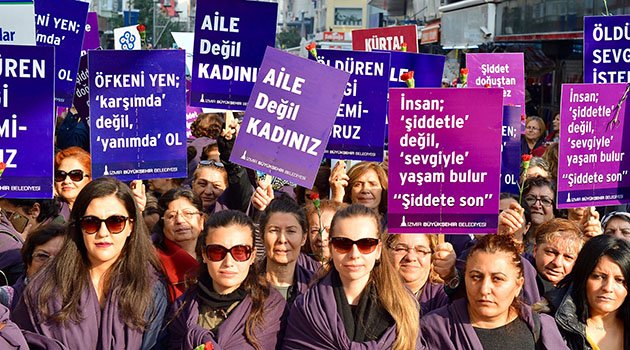 İzmirli Kadınlar Şiddete Karşı Yürüdü