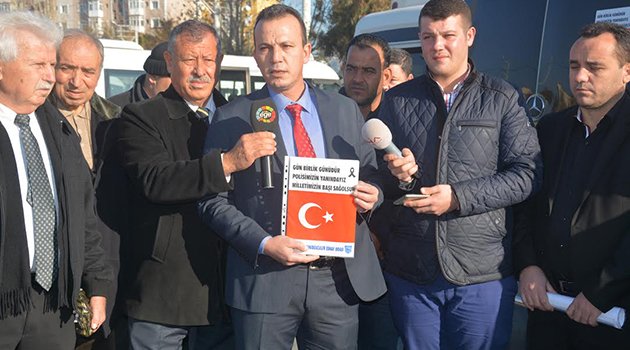 İzmirli Minibüsçüler Polisine Sahip Çıktı