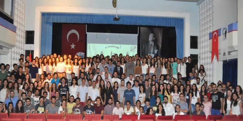 GELECEĞİN ELEKTRİK VE ELEKTRONİK MÜHENDİSLERİ İZMİR ÜNİVERSİTESİ’NDE BİR ARAYA GELDİ