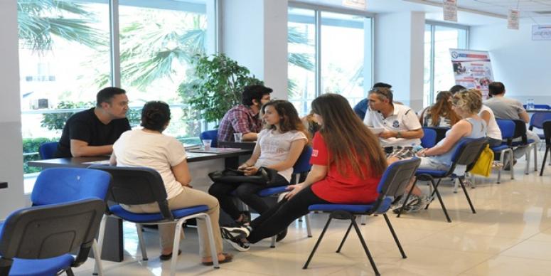 İZMİR ÜNİVERSİTESİ’NE DÜNYANIN DÖRT BİR YANINDAN BÜYÜK İLGİ