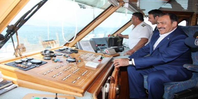 BAKAN EROĞLU VAPURDA KOCAOĞLUNA YÜKLENDİ