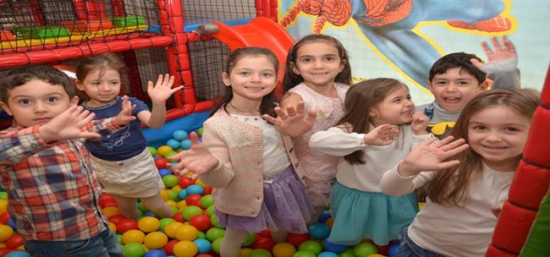 ÇOCUKLAR JINGLE BELLS'TE  GÖNÜLLERİNCE EĞLENİYOR