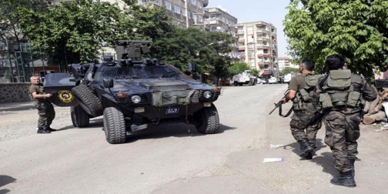 DİYARBAKIR'DA KORKUTAN GERGİNLİK: 3 KİŞİ ÖLDÜ