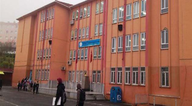 Kadın Öğretmene 29 Ekim Tehdidi