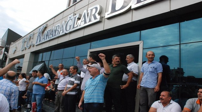 KARABAĞLAR BELEDİYESİ'NDE ''MOBBİNG'' İSYANI