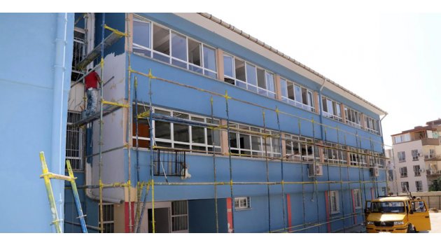 Karabağlar’da okullar güzelleşiyor