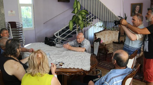 Karabağlar'da Huzurevi'nde Fotoğraf Eğitimi