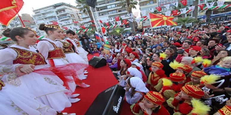 KARŞIYAKA’DA 23 NISAN COŞKUSU