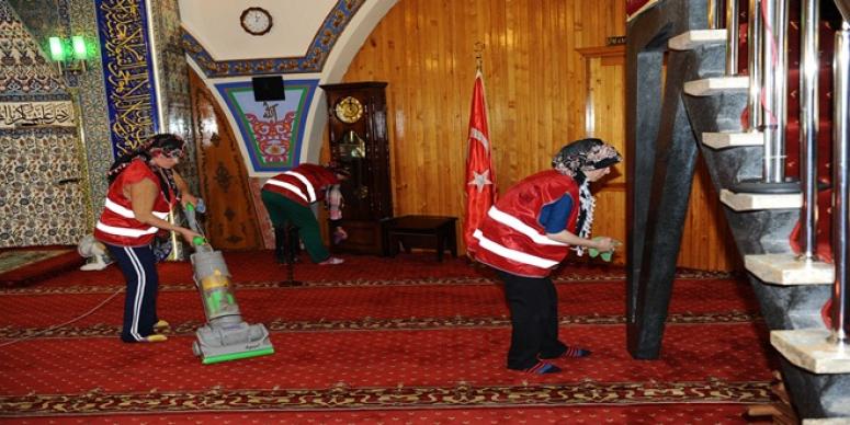 CAMILERDE RAMAZAN TEMIZLIĞI