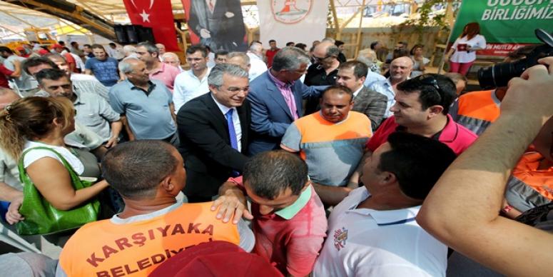 KARŞIYAKA’DA 2 BİN KİŞİYLE BAYRAM YEMEĞİ