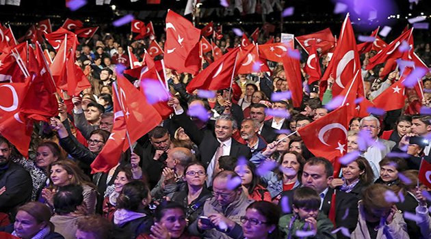 Karşıyaka'da 'Zafer ve Demokrasi' Yürüyüşü