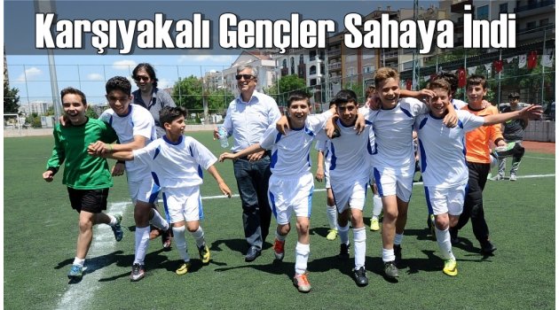 Karşıyakalı öğrenciler sahaya indi