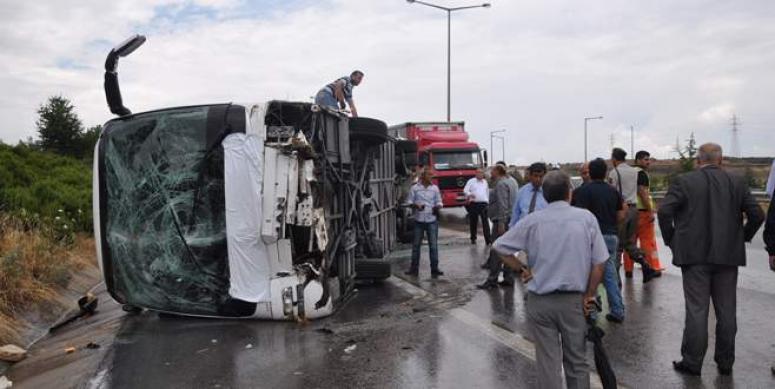 İZMİR-AYDIN OTOBANINDA KAZA: 46 YARALI