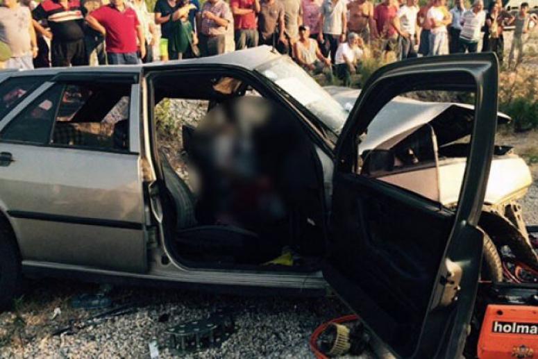 İZMİR'DE TRAFİK KAZASI: 2 ÖLÜ, 7 YARALI