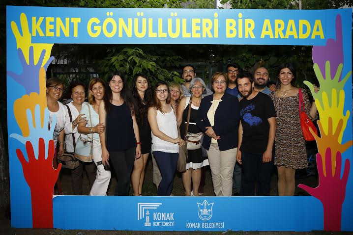 KENT GÖNÜLLÜLERİ KONAK'TA BULUŞTU