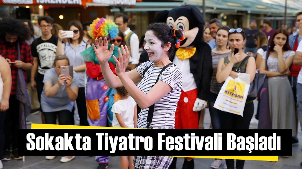 Konak’ın sokaklarında tiyatro var