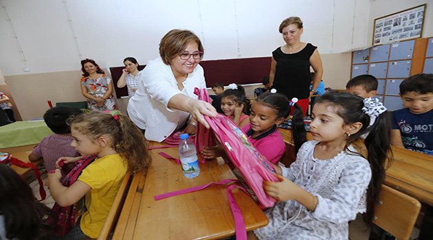 Konak’tan Öğrencilere İlk Gün Armağanı