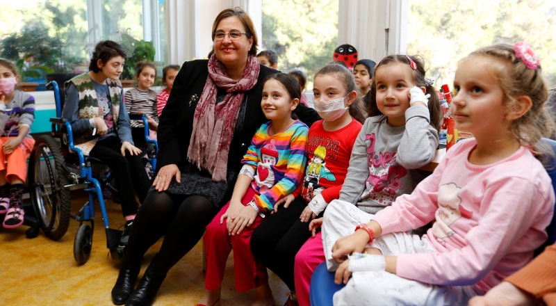 MİNİK HASTALARA MORAL OLDU