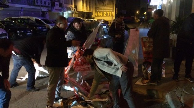 KONAK'TA PANKART KOVALAMACASI!