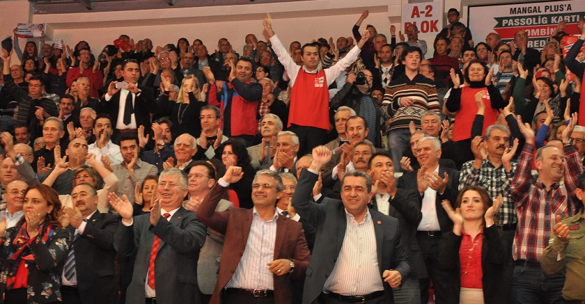 CHP'NİN ADAY ADAYLARI KARŞIYAKA’DA GÖRÜCÜYE ÇIKTI