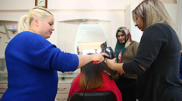 Kuaförlüğün Ustaları Bayraklı’da Yetişiyor
