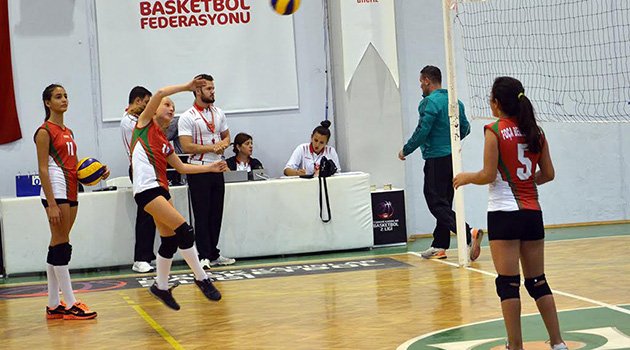 Küçük Voleybolcular Umut Veriyor