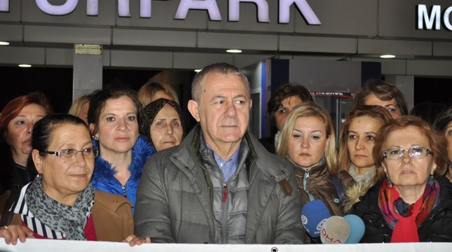 İZMİR'DE CHP'Lİ KADINLARDAN ''ÖZGECAN'' EYLEMİ