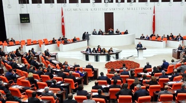 Kulis: AKP, iki 'tam anayasa' Metni Hazırladı