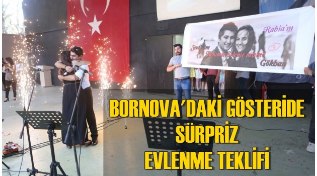 Kursiyer gösterisinde sürpriz evlenme teklifi