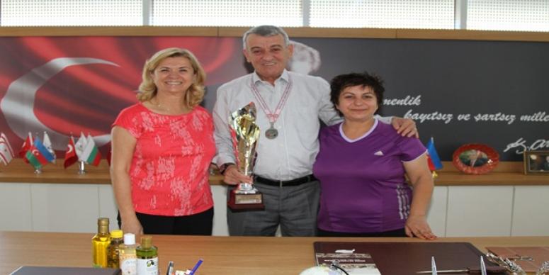 GAZİEMİR’İN SPORCULARI BAŞARIYA DOYMUYOR