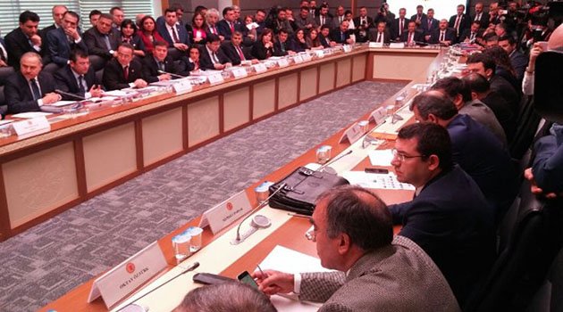 Meclis'te Başkanlık Görüşmeleri 'Yer' Tartışması ile Başladı