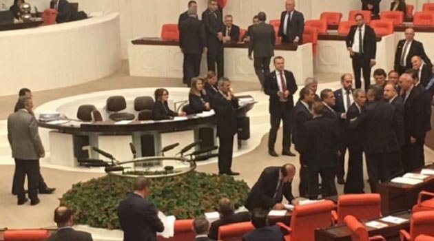 Meclis'te ortalık karıştı!