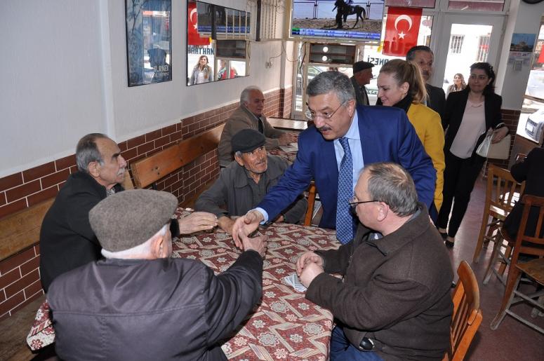 SİYASETTE LAFA DEĞİL, İCRAATA BAKMAK GEREK