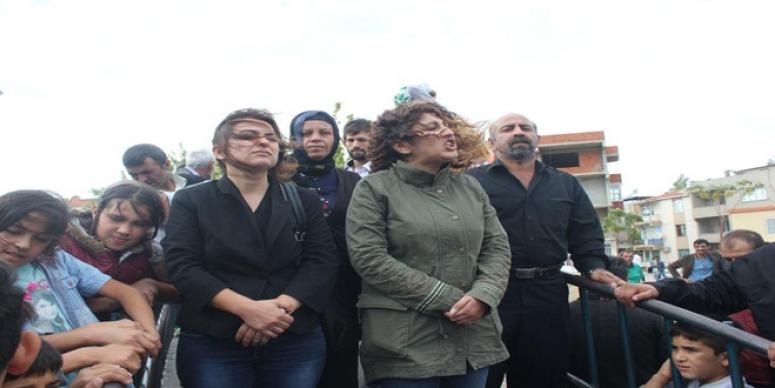 ANKARA KATLİAMI MENEMEN'DE PROTESTO EDİLDİ