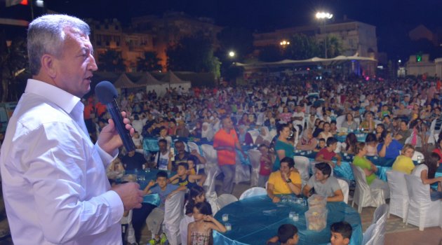 MENEMEN’DE 6 BİN KİŞİLİK SAHUR SOFRASI