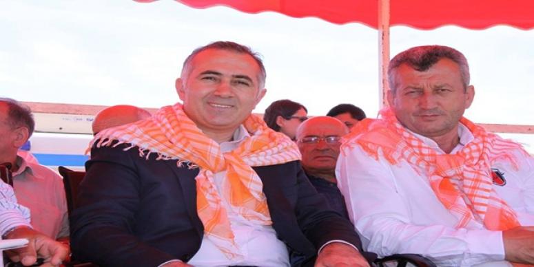 MHP’Lİ IŞIK, 30 GÜNDE BİN ROZET TAKTI