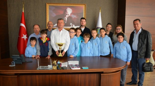 Menemen'in efeleri şampiyonluğu Başkan Şahin'e ithaf etti